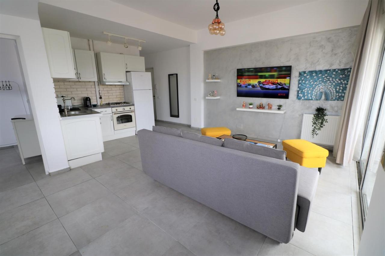 Serenity Heights Apartment: A Panoramic Haven Near Old Town - Free Minibar Bucareste Exterior foto