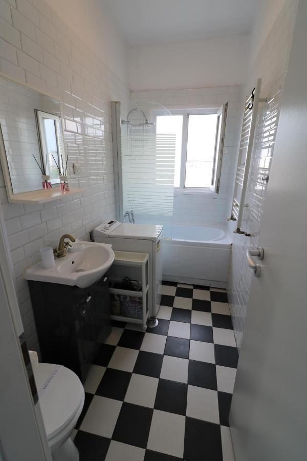 Serenity Heights Apartment: A Panoramic Haven Near Old Town - Free Minibar Bucareste Exterior foto