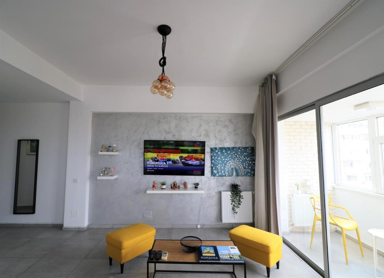 Serenity Heights Apartment: A Panoramic Haven Near Old Town - Free Minibar Bucareste Exterior foto