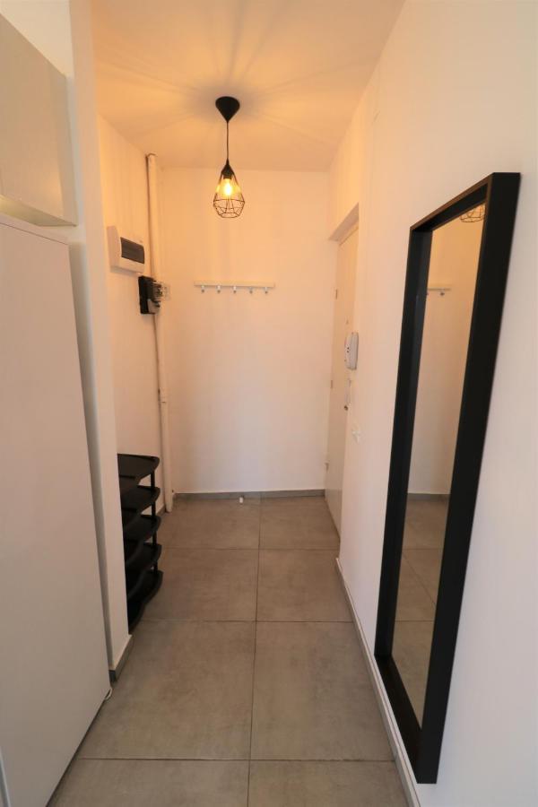 Serenity Heights Apartment: A Panoramic Haven Near Old Town - Free Minibar Bucareste Exterior foto