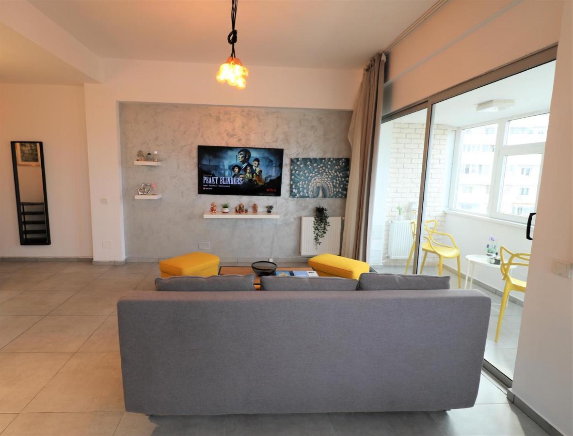 Serenity Heights Apartment: A Panoramic Haven Near Old Town - Free Minibar Bucareste Exterior foto
