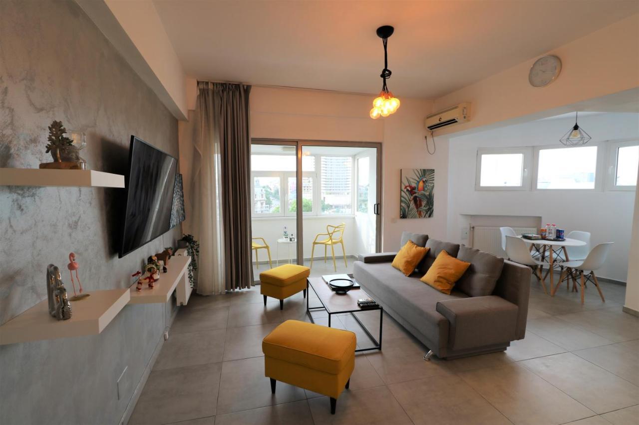 Serenity Heights Apartment: A Panoramic Haven Near Old Town - Free Minibar Bucareste Exterior foto