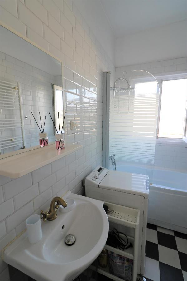 Serenity Heights Apartment: A Panoramic Haven Near Old Town - Free Minibar Bucareste Exterior foto