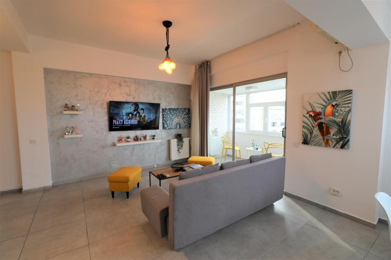 Serenity Heights Apartment: A Panoramic Haven Near Old Town - Free Minibar Bucareste Exterior foto
